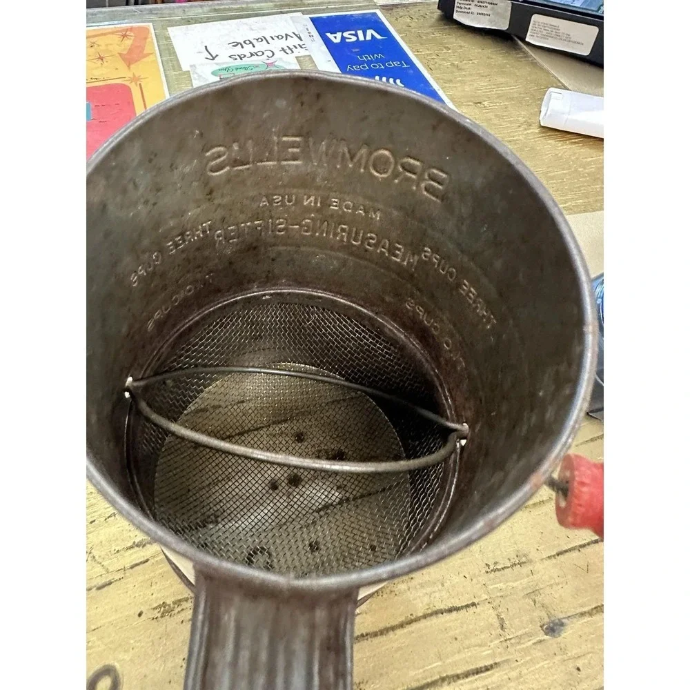 Vintage Bromwell's APPLE Measuring 3-Cup Flour Sifter Off White With Apples